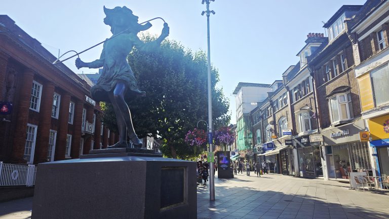 Plan your visit to Harrow with Harrow minicabs