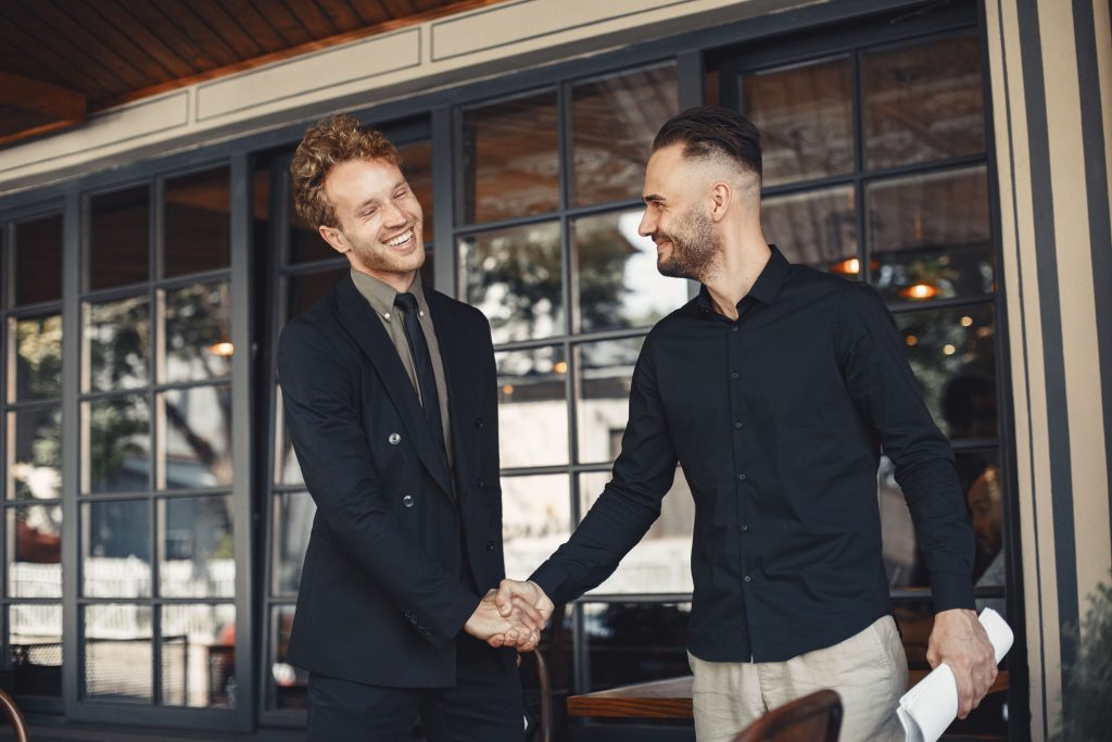 meet and greet in Enfield - Enfield minicabs, an alternative to Enfield taxis