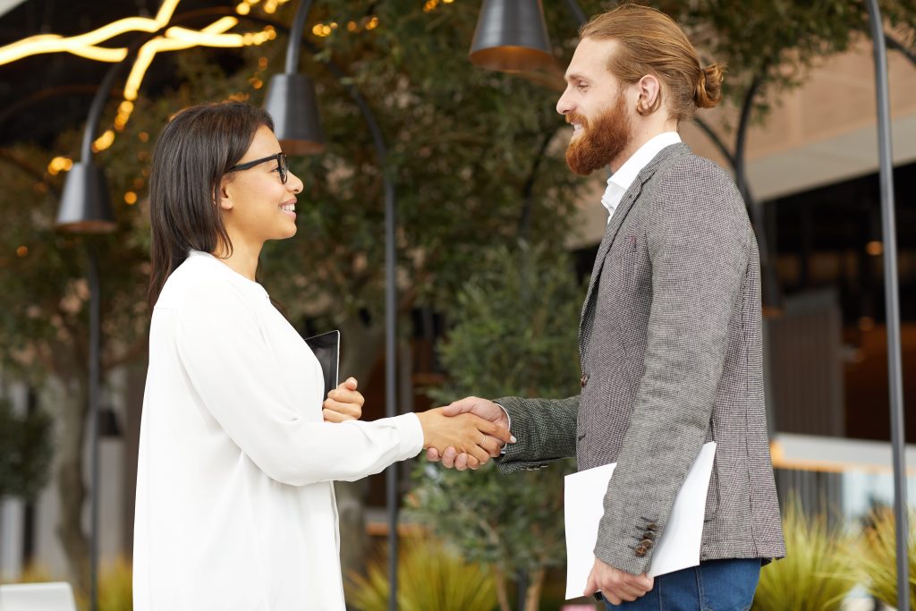 Meet and Greet service - Finchley Minicabs, an alternative to Finchley Taxis