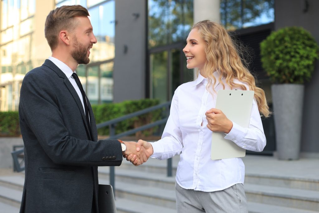 Meet and Greet service - Mortlake Minicabs, an alternative to Mortlake Taxis