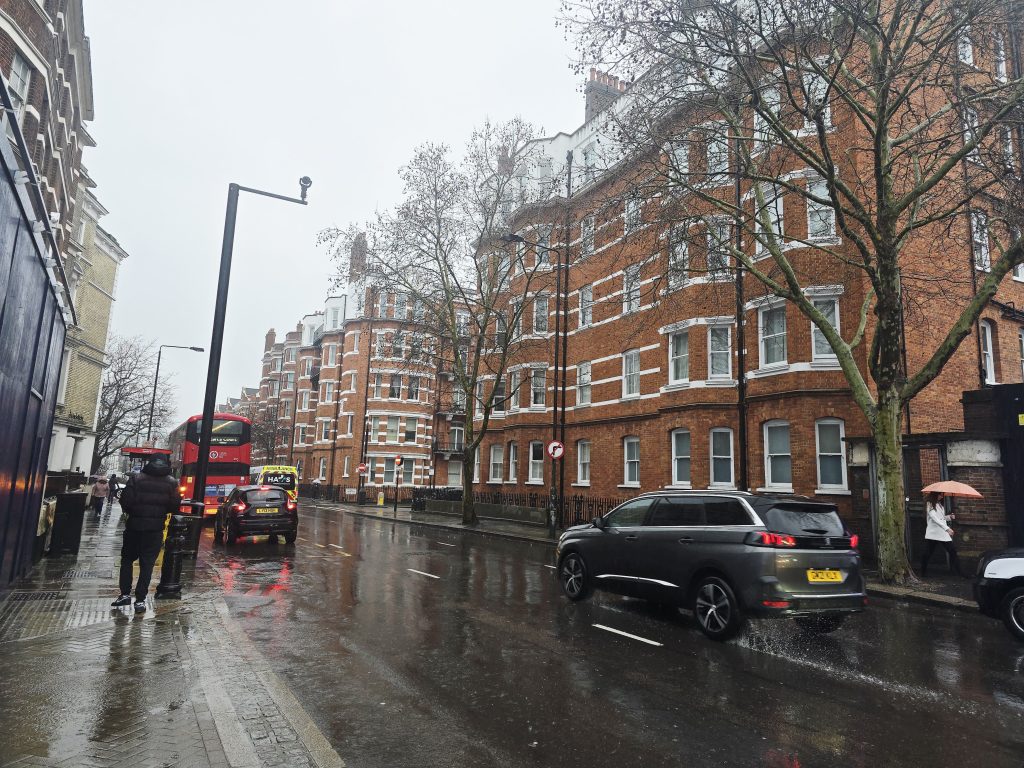 Earls' Court Local Minicabs, an alternative to Earl's Court Taxis