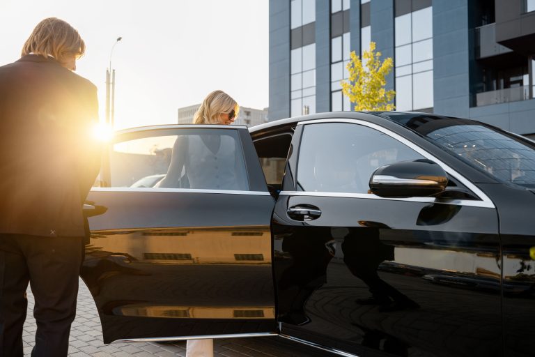 Homepage 11 pre-booked minicab journey